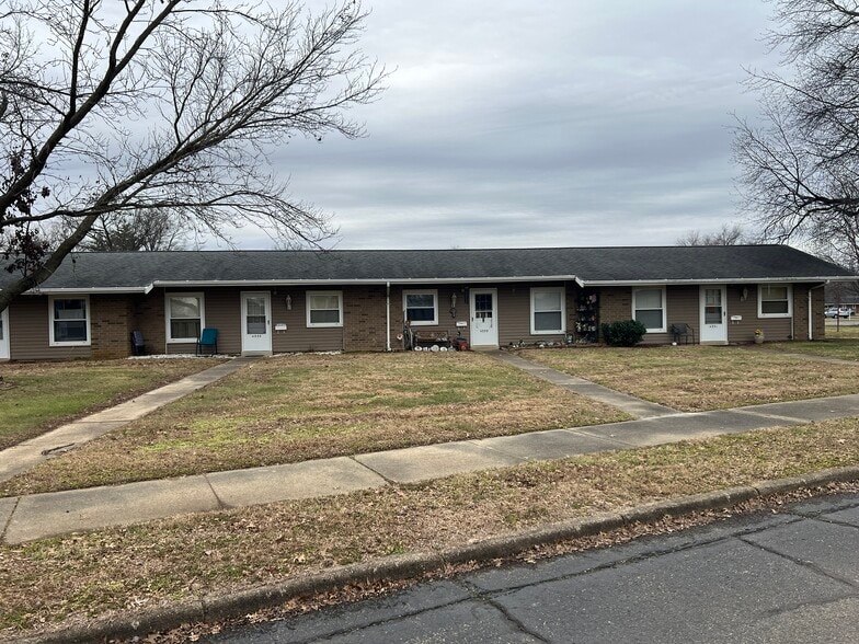 More Photos Of 1450 Luther Sq, Evansville Apartments For Sale