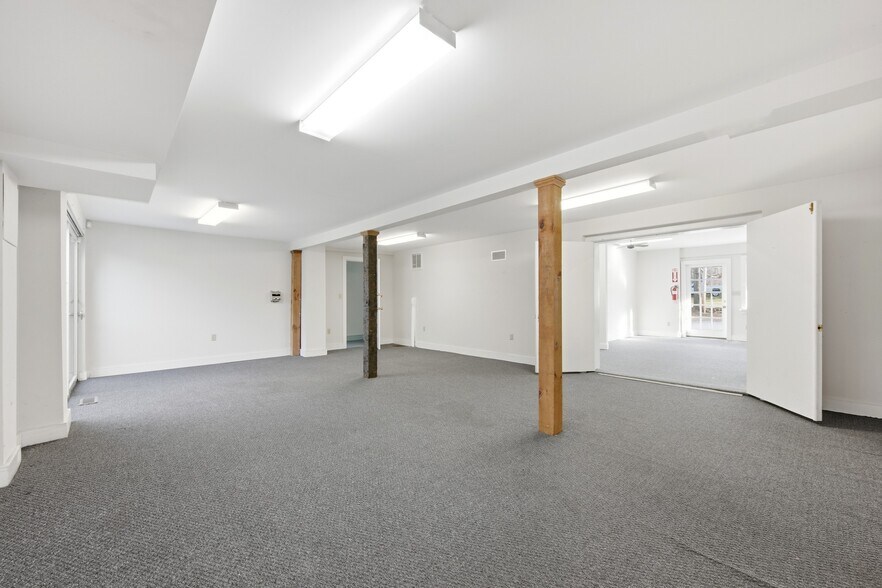 More Photos Of 33 Deep River Rd, Centerbrook Flex For Sale