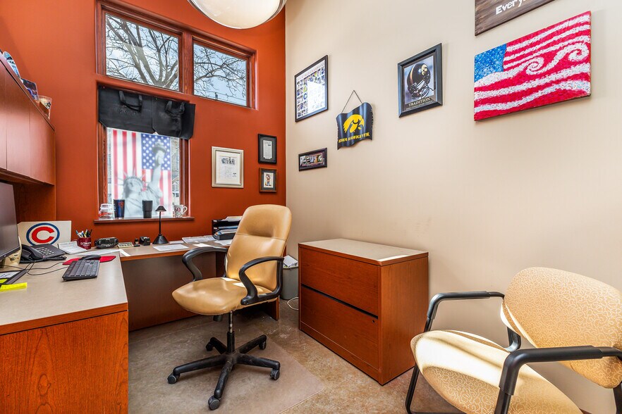 More Photos Of 1055 University Ave, Dubuque Office For Sale