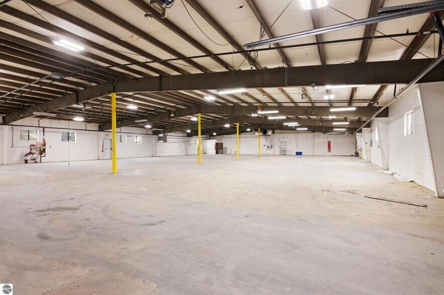 More Photos Of 926 Frisbie St, Cadillac Warehouse For Sale