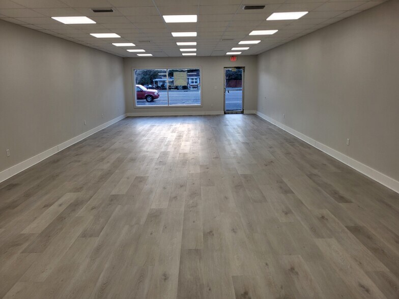 More Photos Of 284 Eglin Pky NE, Fort Walton Beach General Retail For Lease