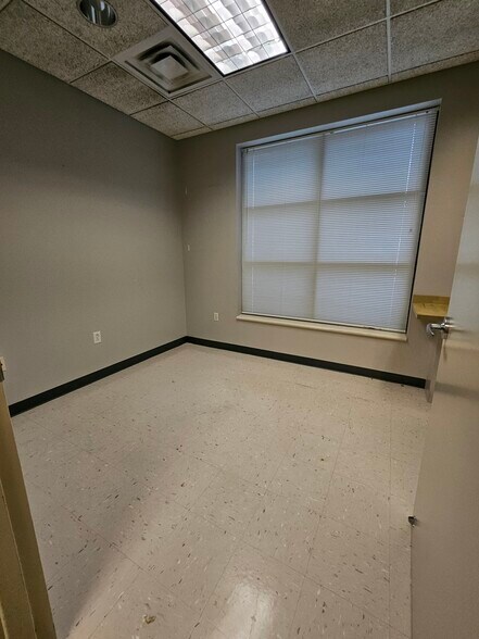 More Photos Of 1120 Professional Blvd, Evansville Office For Sale