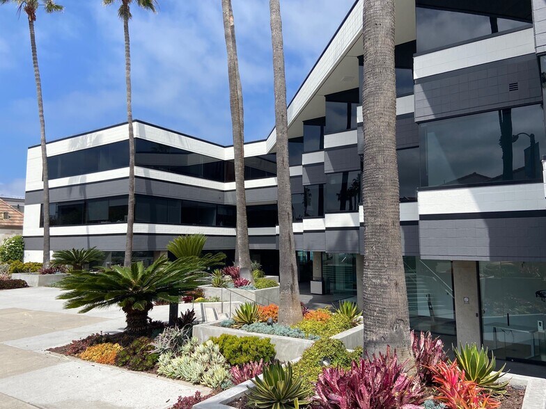 More Photos Of 888 Prospect St, La Jolla Office For Lease