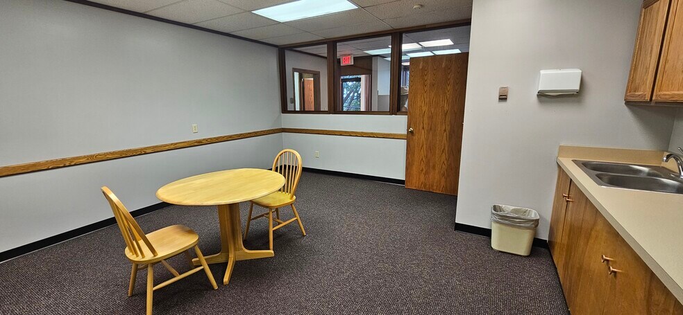 More Photos Of 1010 Oak Ridge Dr, Eau Claire Loft Creative Space For Lease