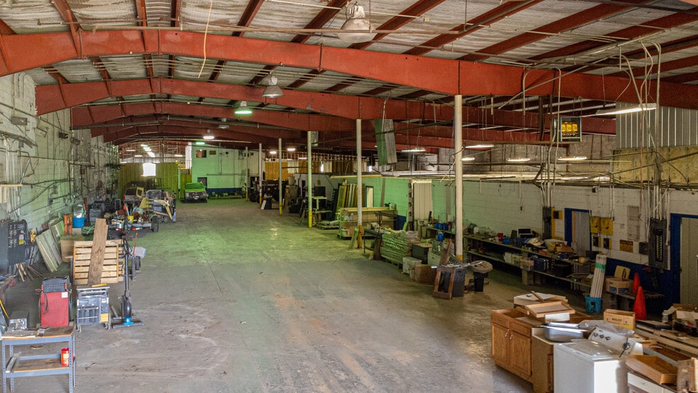 More Photos Of 501 Lakeshore Dr, Kuttawa Warehouse For Sale