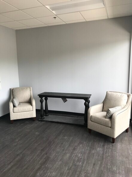 More Photos Of 450 Solomon Dr, Fredericksburg Office For Lease