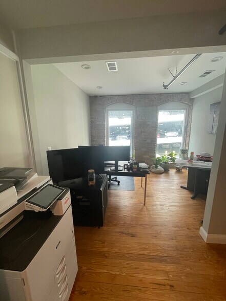 More Photos Of 120 N Laurens St, Greenville Office For Lease