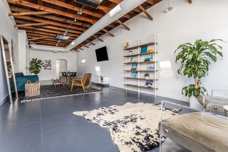 More Photos Of 264 N Coast Highway 101, Encinitas Storefront Retail Office For Sale