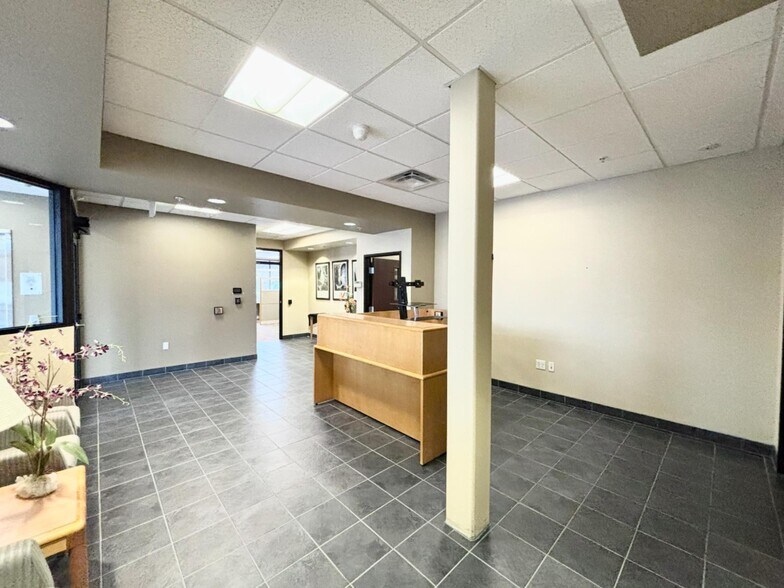 More Photos Of 1301 Poplar Dr, Medford Medical For Lease
