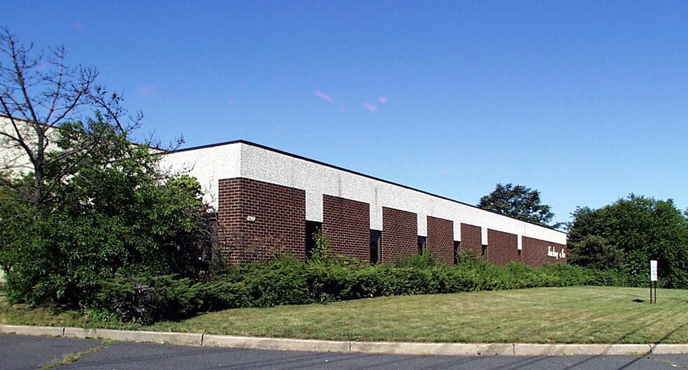 More Photos Of 890 Paterson Plank Rd, East Rutherford Manufacturing For Lease