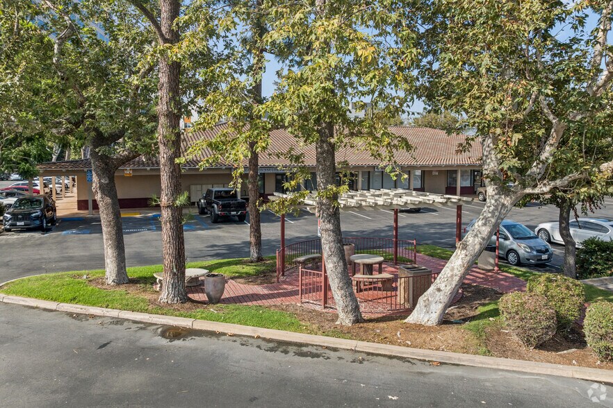 More Photos Of 1111 W Town and Country Rd, Orange Office For Lease