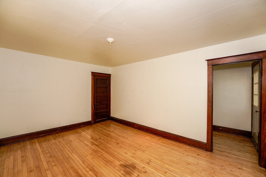 More Photos Of 1825 N Astor St, Milwaukee Multifamily For Sale