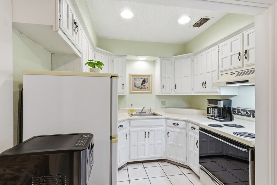 More Photos Of 201 N State St, Fort Davis Hotel For Sale