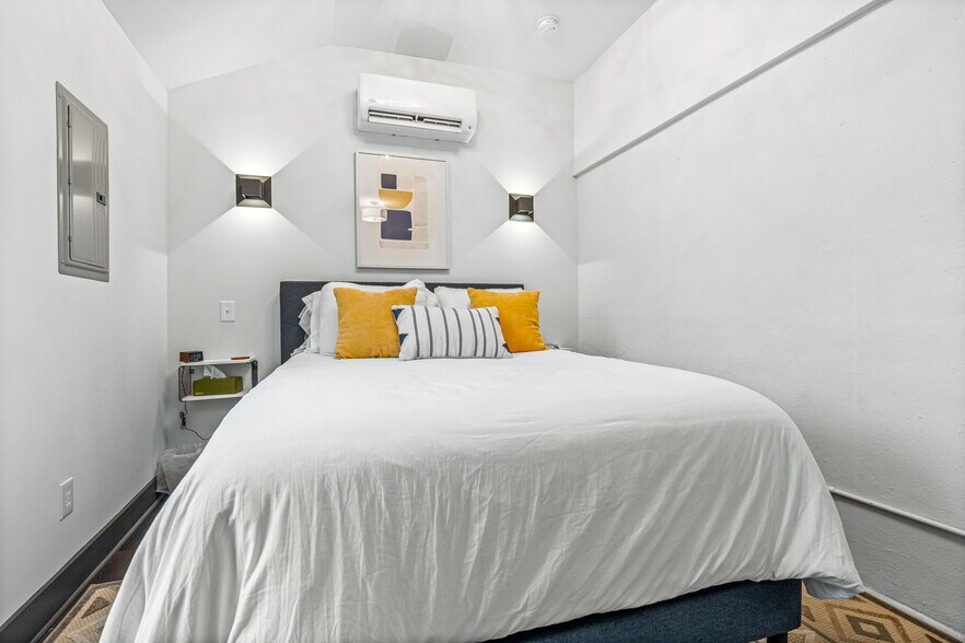 More Photos Of 207 Bank St, New Albany Apartments For Sale