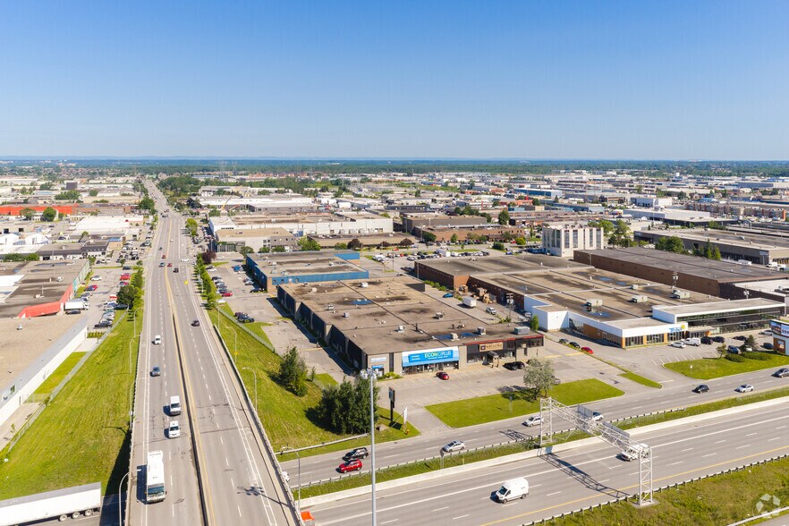 More Photos Of 2789-2855 Boul Le Corbusier, Laval Warehouse For Lease