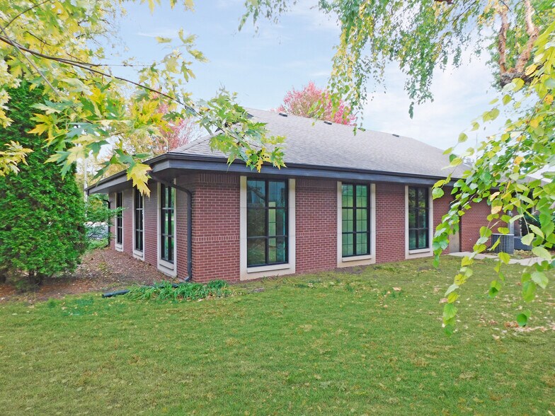 More Photos Of 3400 N Rockton Ave, Rockford Office For Lease