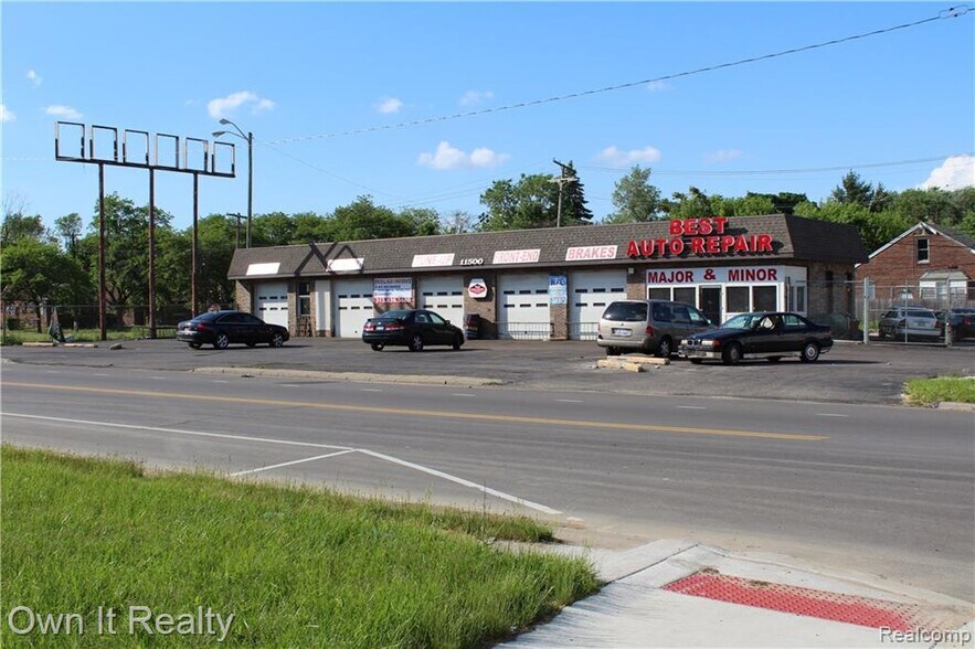 Primary Photo Of 11500 Whittier St, Detroit Auto Repair For Sale