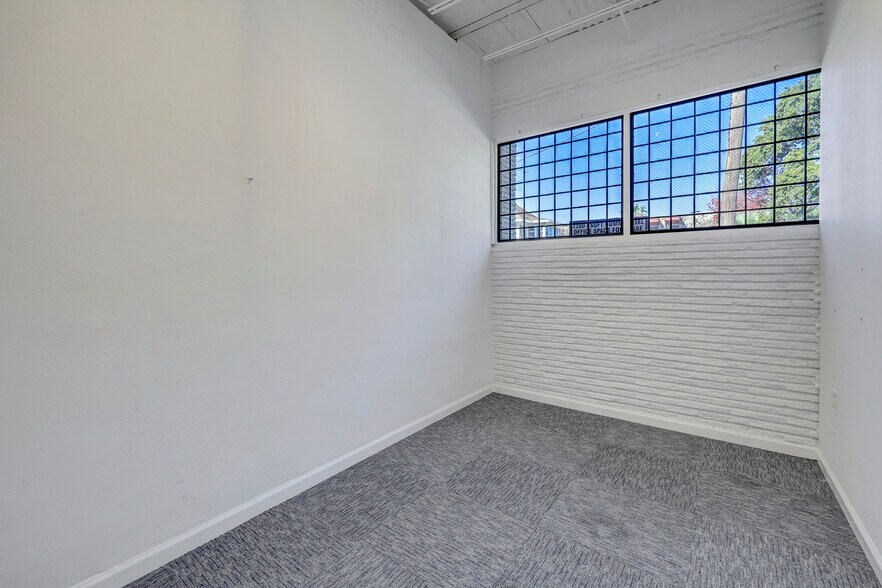 More Photos Of 3803 Bute St, Houston Storefront Retail Residential For Sale
