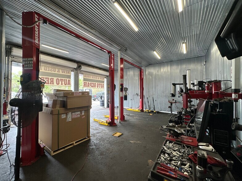 More Photos Of 2501 Sanford Ave, Sanford Auto Repair For Sale