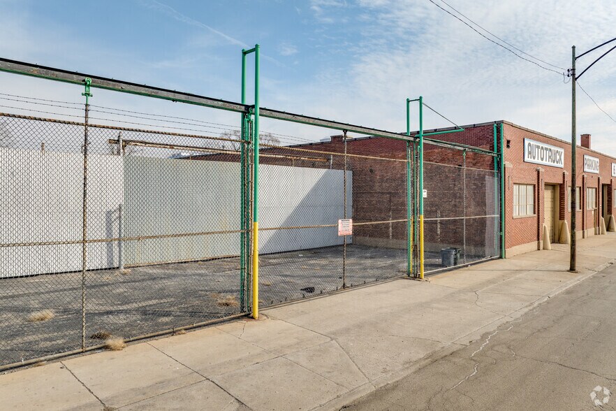 More Photos Of 6629 S Wentworth Ave, Chicago Warehouse For Lease