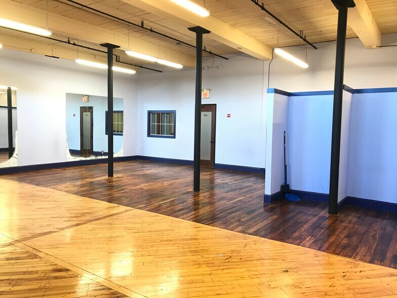 250 Commercial St, Manchester, NH 03101 Flex/R&D For Lease