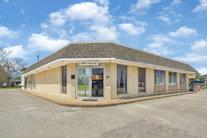 Primary Photo Of 2000 Cedar Dr, La Marque Freestanding For Sale