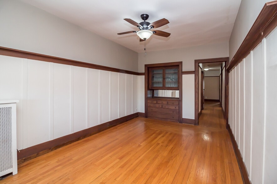 More Photos Of 71 N Williams St, Crystal Lake Storefront Retail Residential For Sale