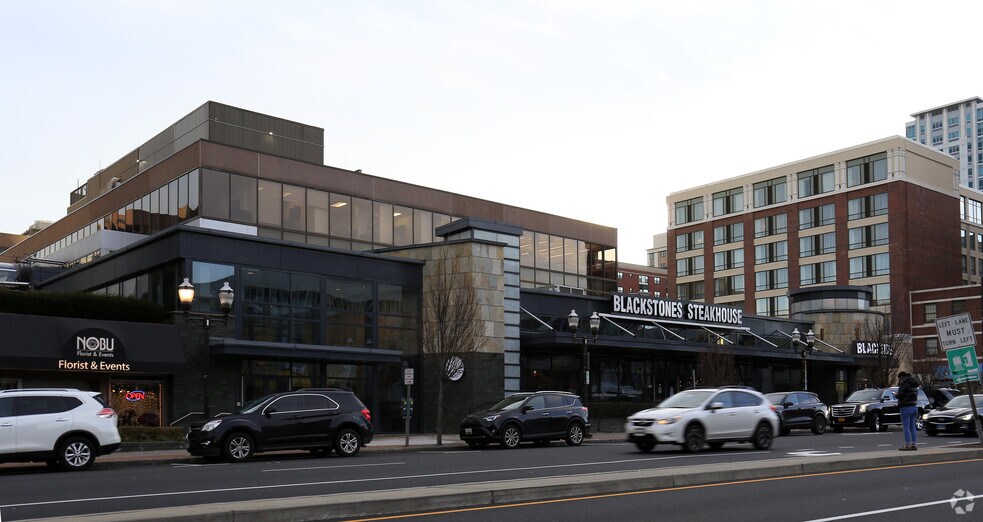 More Photos Of 7 Landmark Sq, Stamford Storefront For Lease