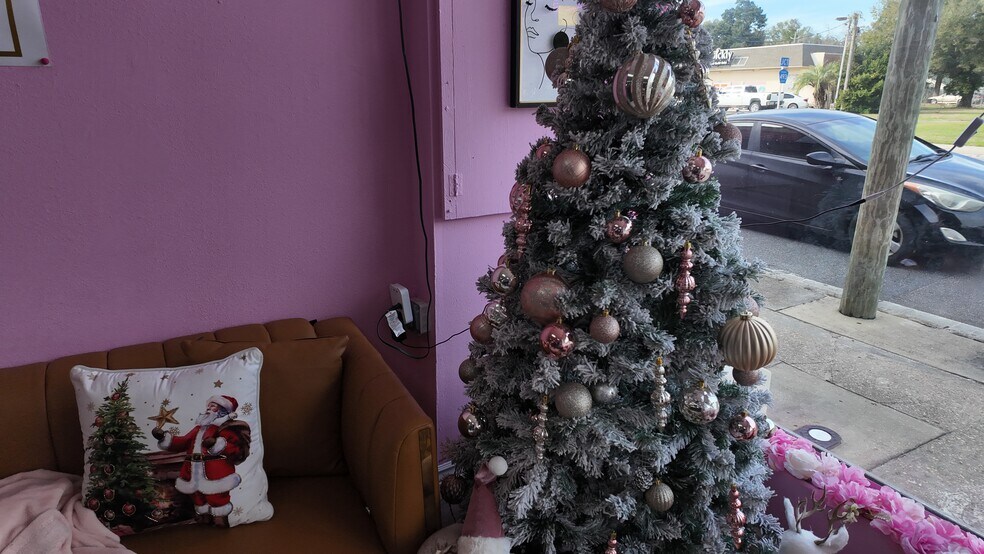 More Photos Of 2401 W Cervantes St, Pensacola General Retail For Sale