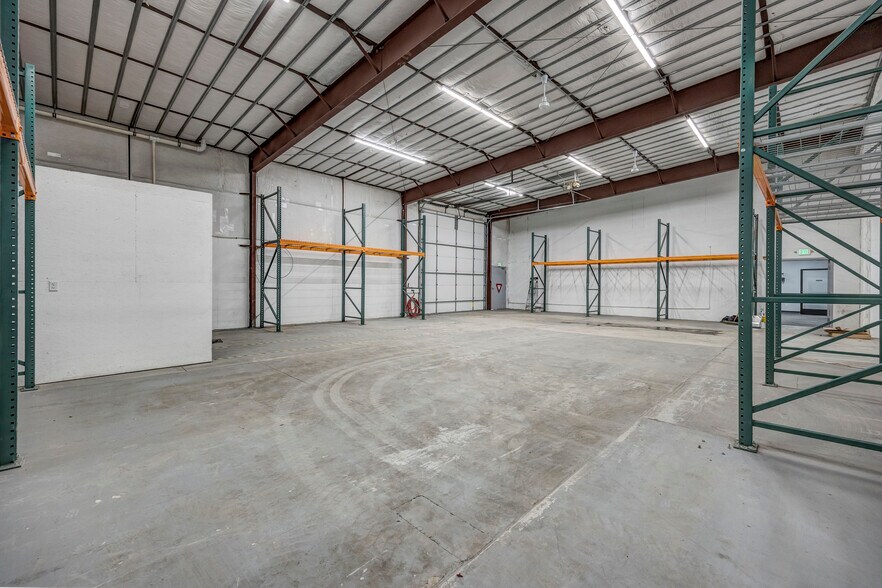 More Photos Of 323 6th St, Umatilla Industrial For Lease