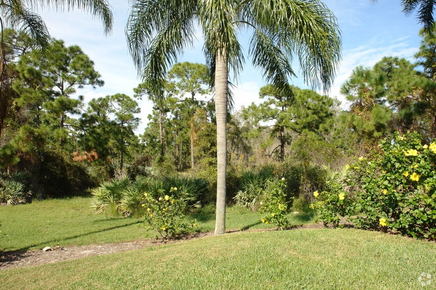 More Photos Of 2751 NW Mall Cir, Jensen Beach Department Store For Sale