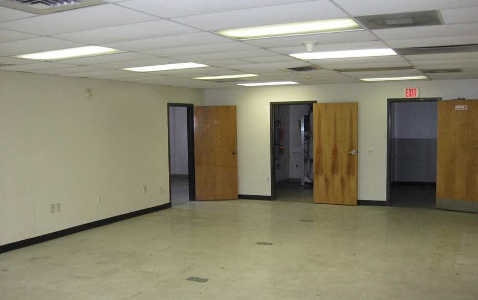 More Photos Of 6611 Pickett Dr, Jacksonville Truck Terminal For Lease
