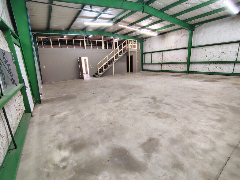 More Photos Of 915 E Georgia Ave, Ruston Warehouse For Lease