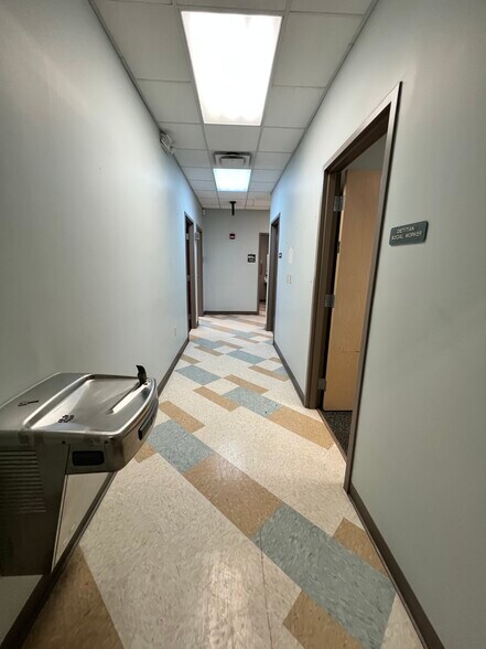 More Photos Of 923 S Broadway, Portland Medical For Sale