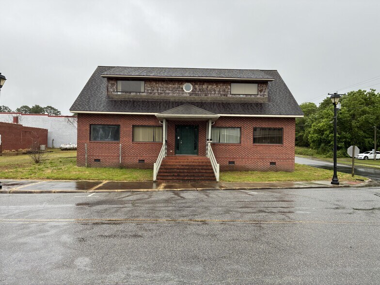More Photos Of 212 W Water St, Plymouth Office Residential For Lease