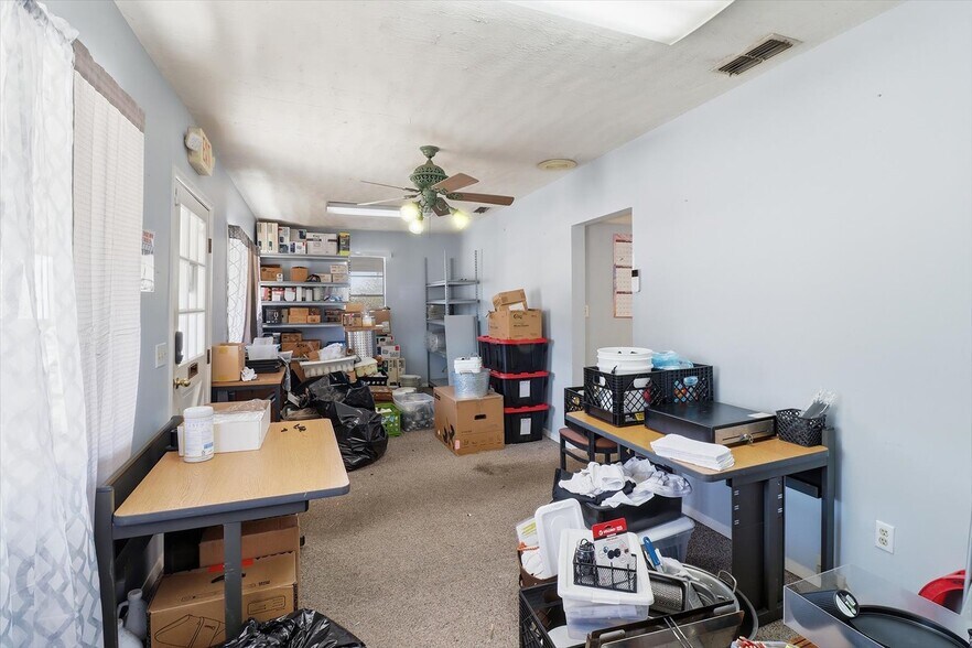 More Photos Of 823 NE 5th St, Crystal River Office For Sale