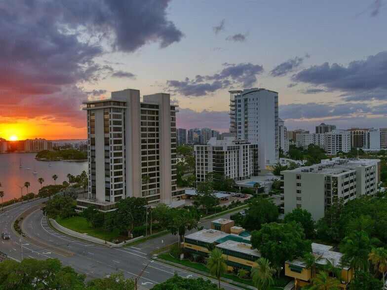 More Photos Of 777 S Palm Ave, Sarasota Office For Sale