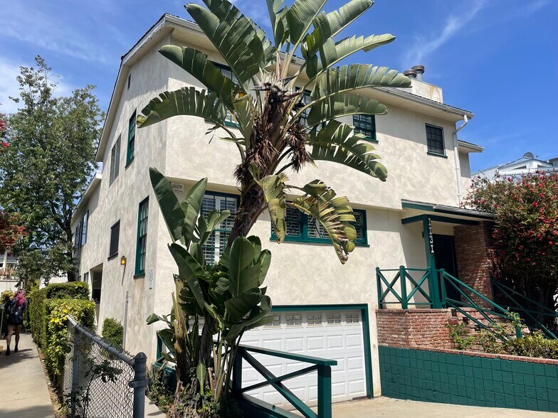 More Photos Of 1131 17th St, Santa Monica Apartments For Sale