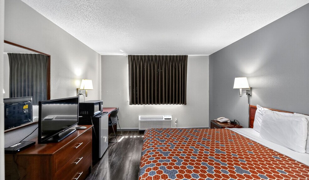 More Photos Of 2200 N Main St, Princeton Hotel For Sale