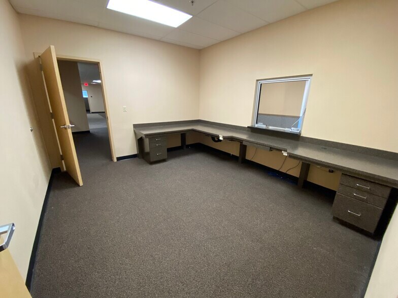 More Photos Of 3250 Robertson Rd, Tyler Office For Lease