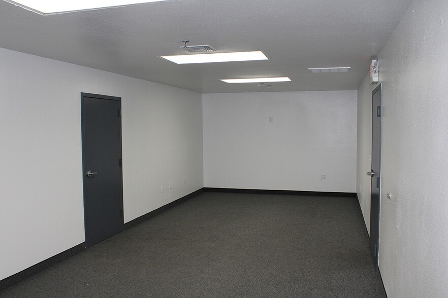 More Photos Of 6885 Speedway Blvd, Las Vegas Light Manufacturing For Lease