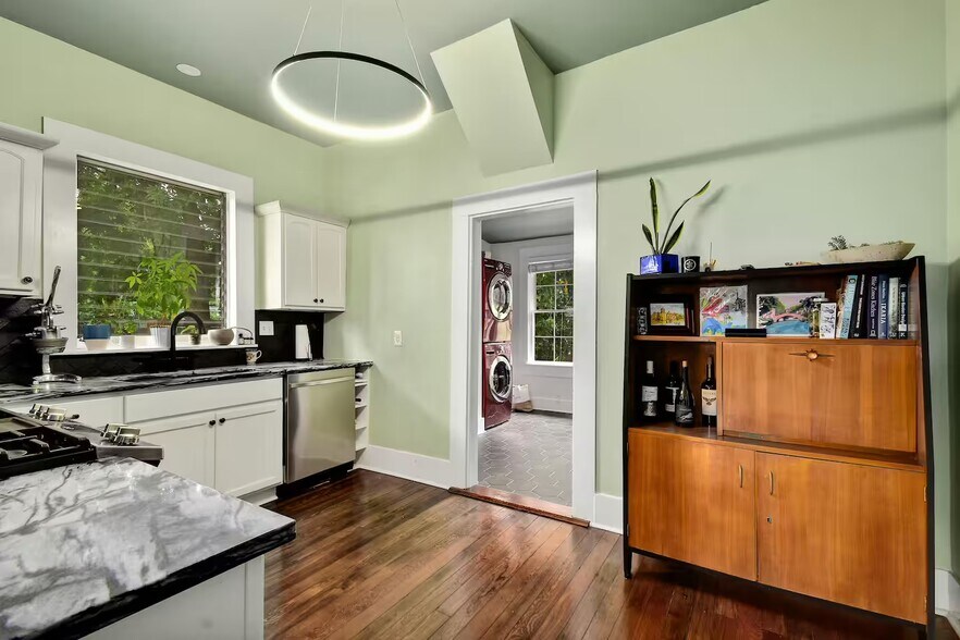 More Photos Of 724 N Cherry St, San Antonio Office For Sale