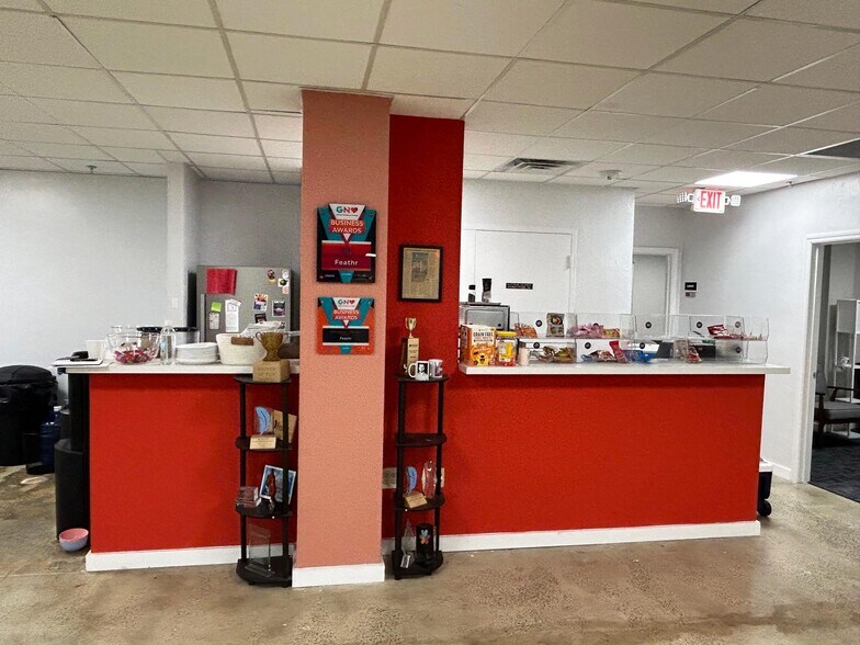 More Photos Of 104 N Main St, Gainesville Office For Lease