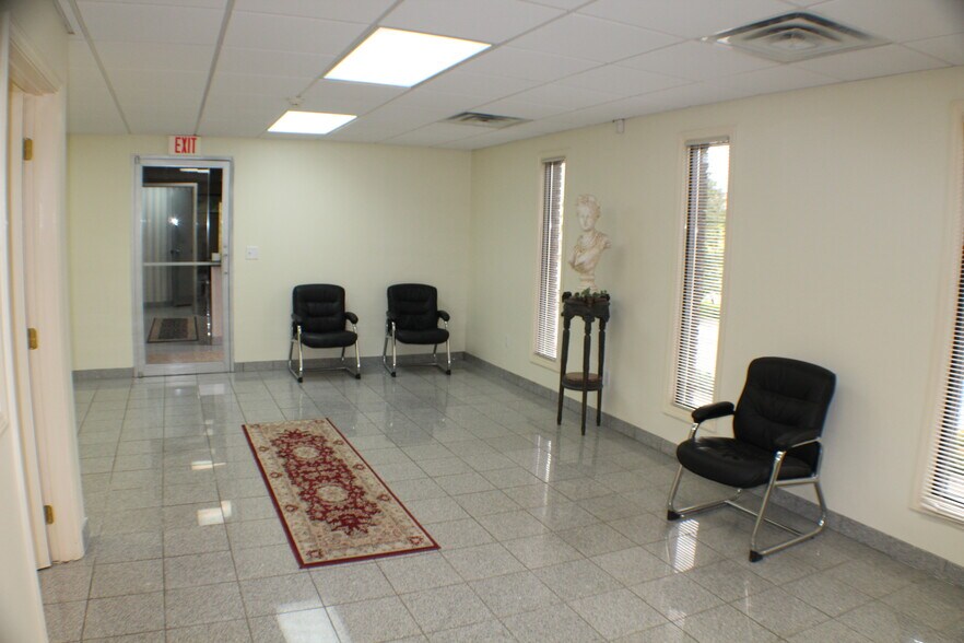 More Photos Of 1637 N Eastman Rd, Kingsport Office For Lease