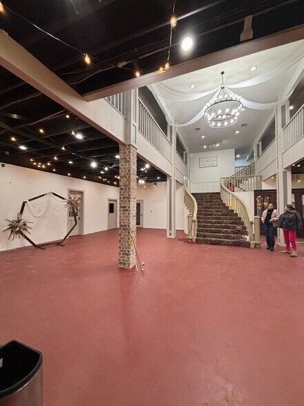 More Photos Of 4322 E 11th St, Tulsa Freestanding For Lease