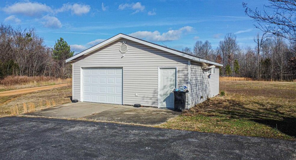 More Photos Of 2025 Clark Line Rd, Paducah Apartments For Sale