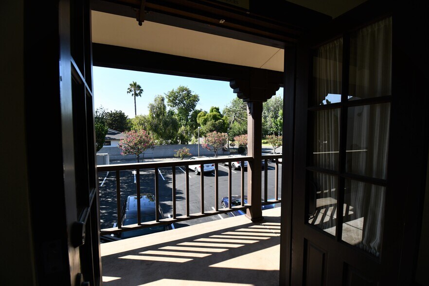 More Photos Of 2135 Huntington Dr, San Marino Office For Lease