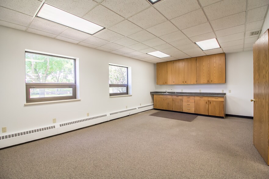 More Photos Of 4240 Hickory Ln, Sioux City Office For Lease