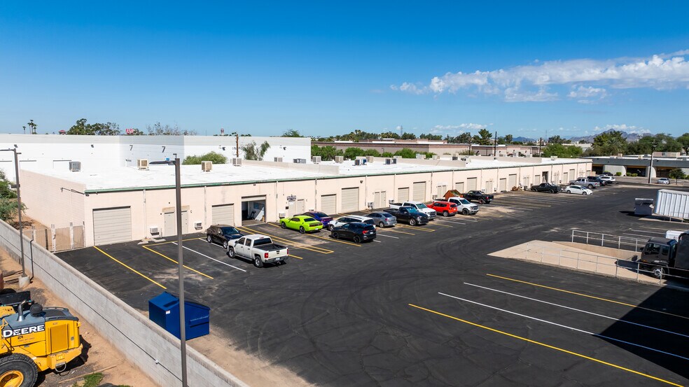 More Photos Of 910 S Hohokam Dr, Tempe Warehouse For Lease