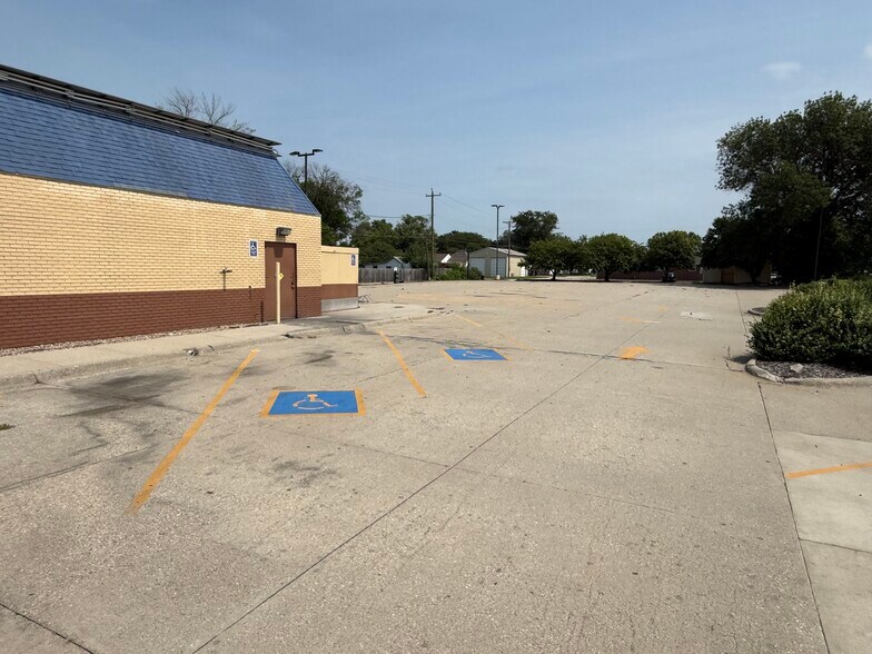 More Photos Of 225 S Fremont St, Shenandoah Fast Food For Lease